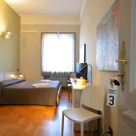 Maison B فندق مبيت وإفطار *