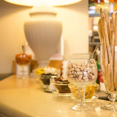 Maison B Bed & Breakfast *