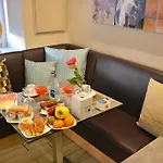 Maison B